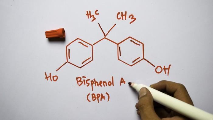 Belakangan, senyawa kimia Bisphenol A atau BPA kerap dikaitkan dengan kemasan galon air minum. Faktanya, pemanfaatan senyawa ini dalam kehidupan sehari-hari jauh lebih luas lagi.
